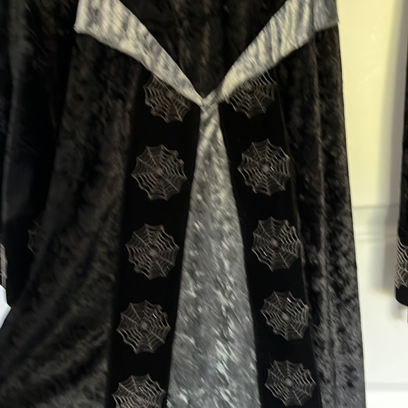 🕷️ WITCH CLOAK/COSTUME 💀 WOMEN’S MEDIUM 👻🎃VELVETY - Picture 9 of 15
